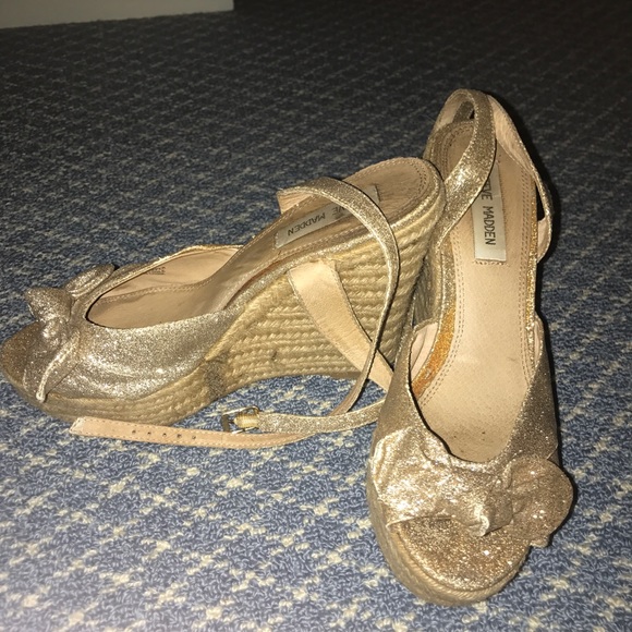 Gold strap Steve Madden wedges - Picture 2 of 4